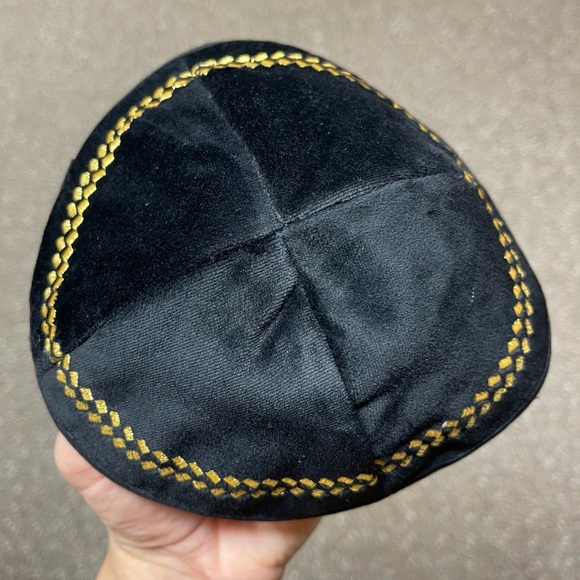 200 Black Velvet Kippa with Gold Design - CLOSEOUT 200 kippot - Picture 4 of 6